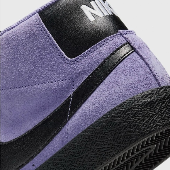 Nike Lavender and Black Sneakers - Picture 12 of 14